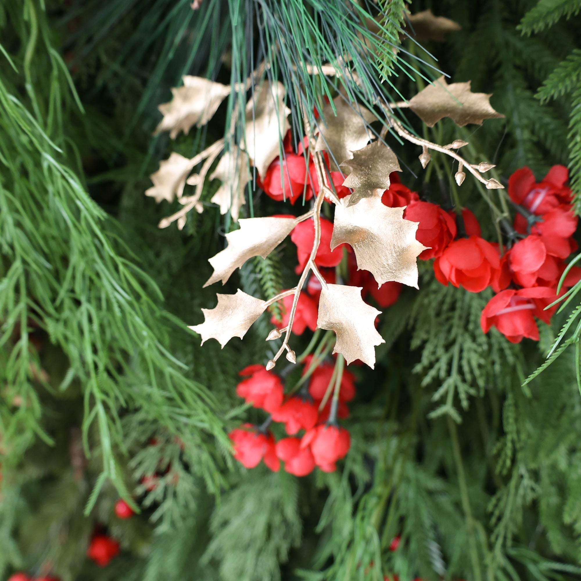 Christmas Themed Floral Arch: A Festive. Enchanting Masterpiece for Holiday Celebrations | VF-491-1