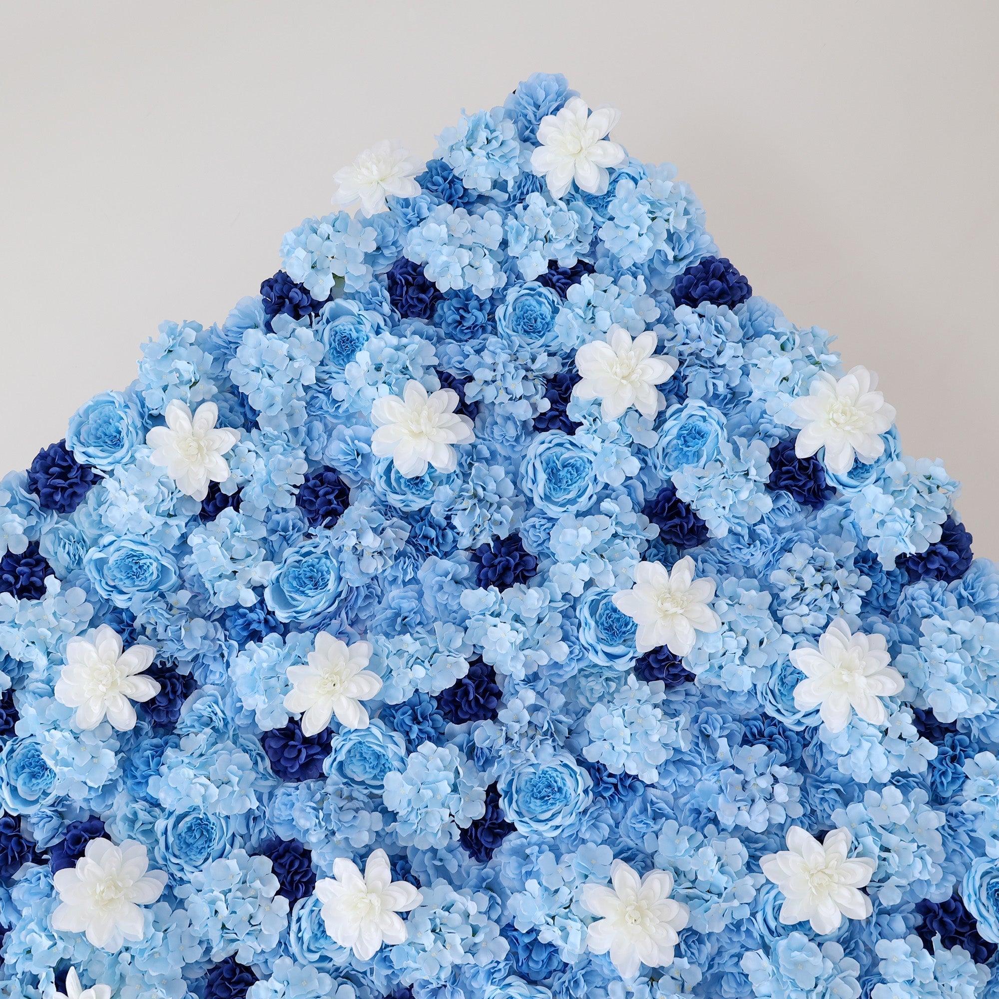 Blue & White Floral Wall: A Serene. Elegant Backdrop for Timeless Events | VF-579