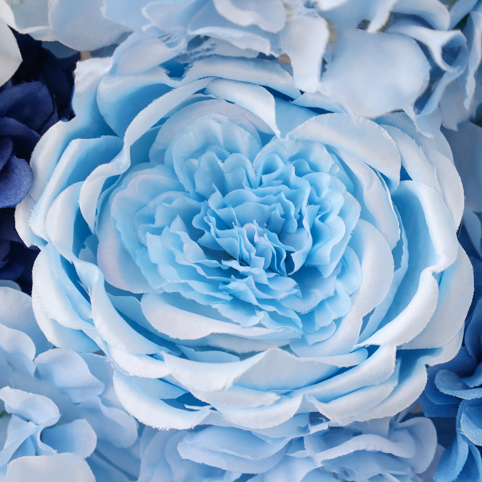Blue & White Floral Wall: A Serene. Elegant Backdrop for Timeless Events | VF-579