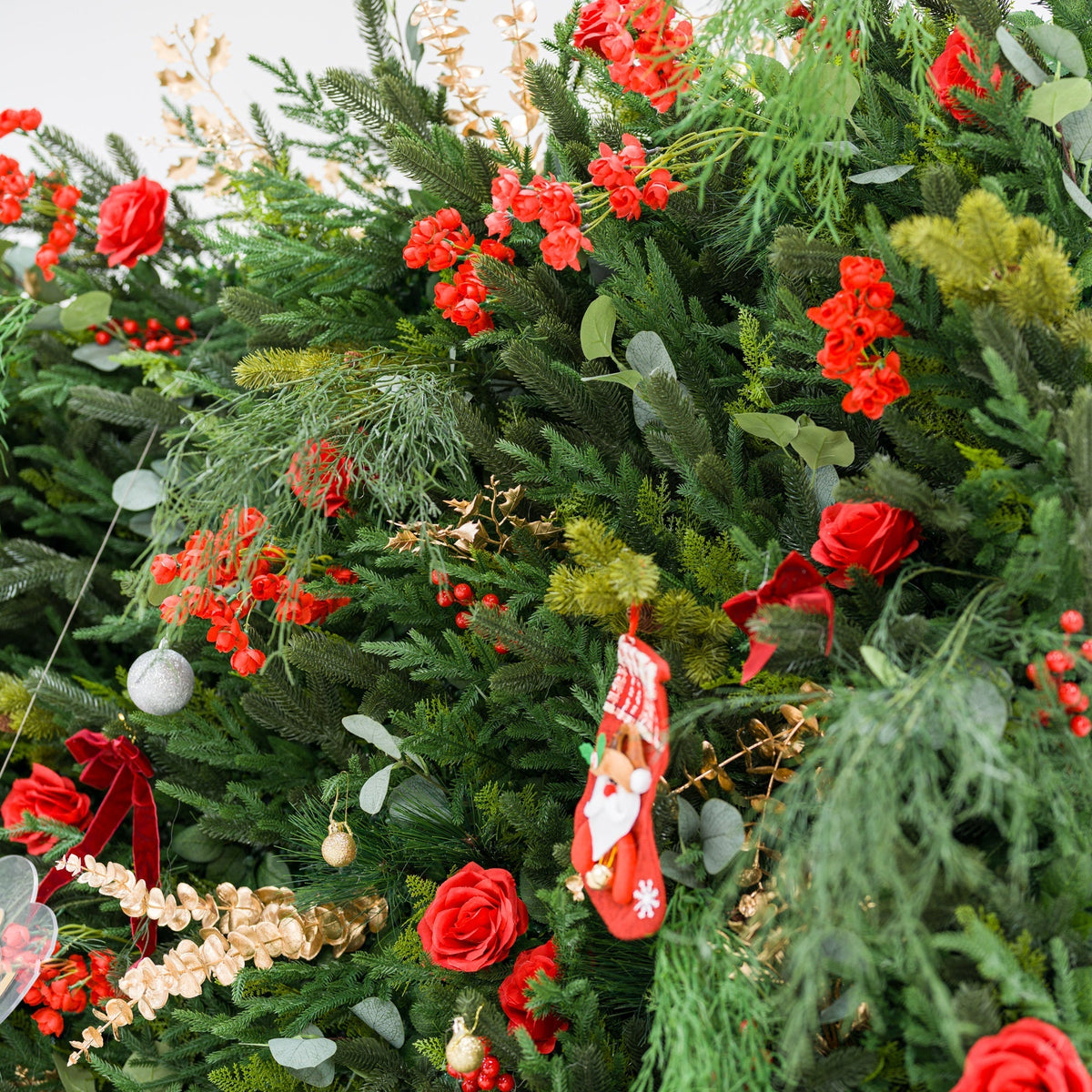 Christmas Themed Floral Wall Backdrop: Festive Evergreen & Red Rose Masterpiece for Holiday Events & Decor | VF-491-2